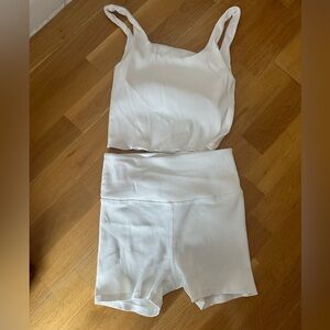 NWOT white ribbed carbon 38 set